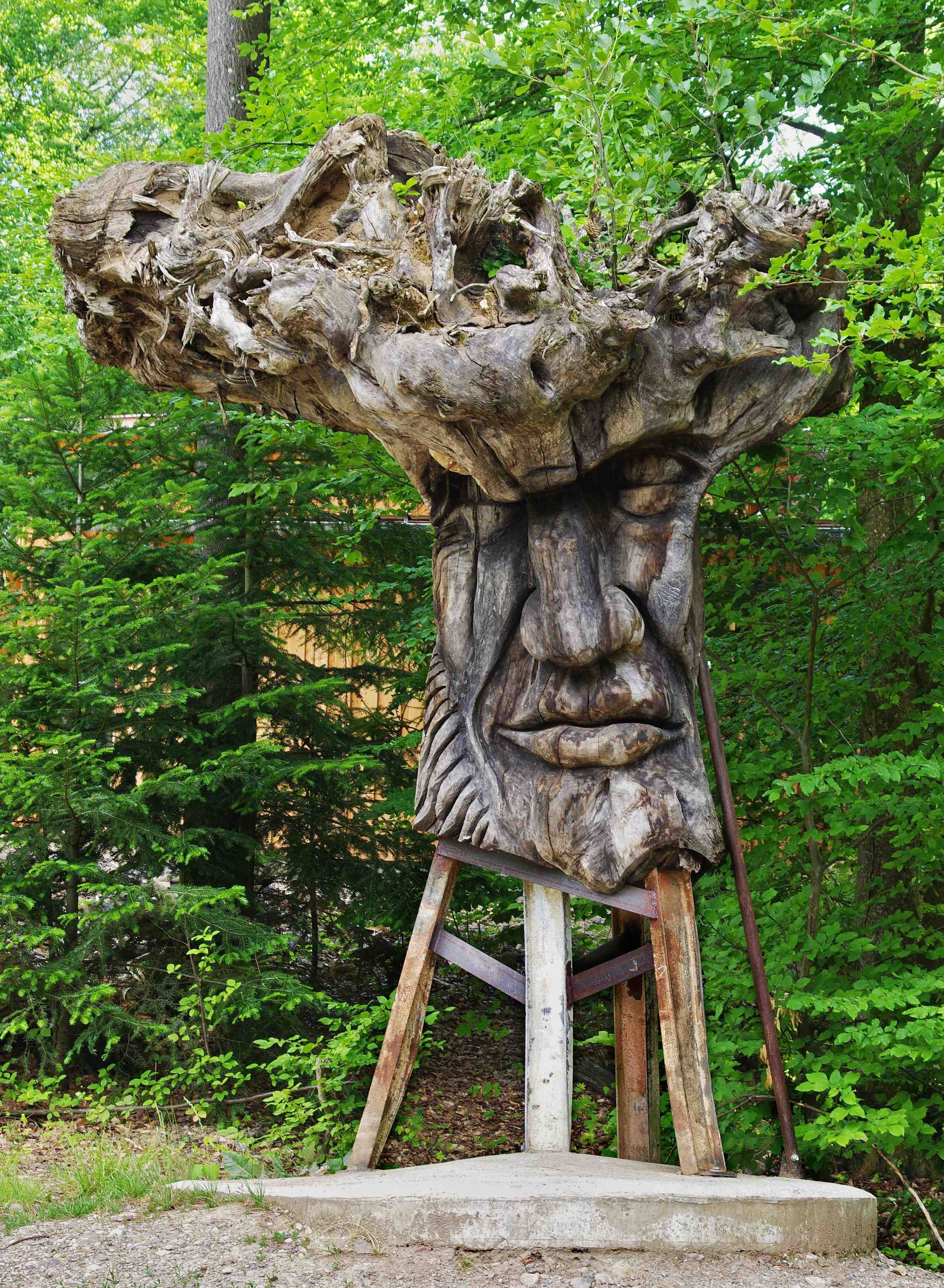 🌲 숲 속 인간 조각길 (스쿨프투렌파트 발트멘션)